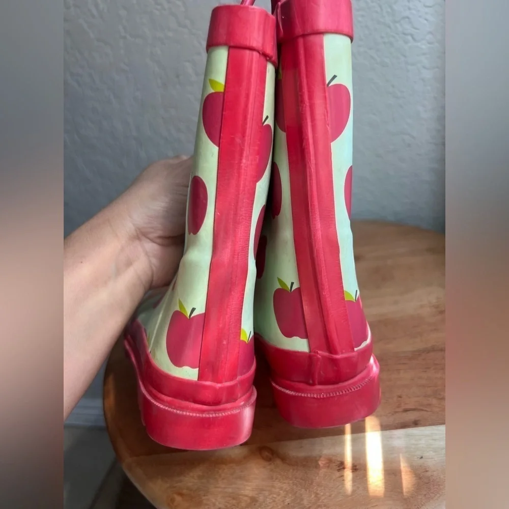 Snow White rain boots size 11